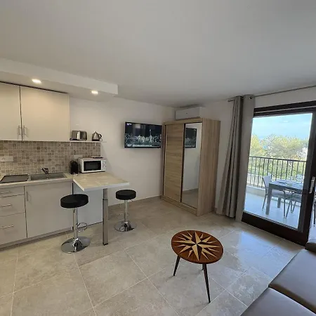 Superbe Terrasse Piscine Et Apartmán *
